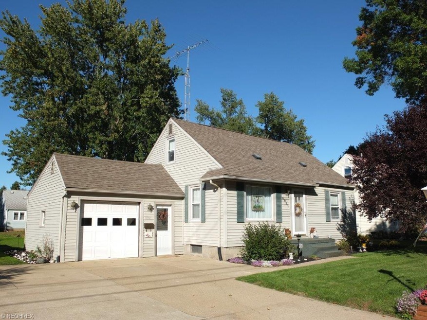 Adorable, well maintained 3 bedroom, 1 full bath h