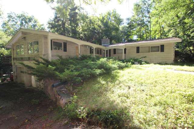 1100 Lower Ridgeway