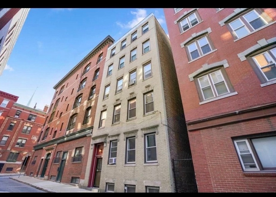 10 Henchman St unit 3R, Boston, MA 02113 - photo 1
