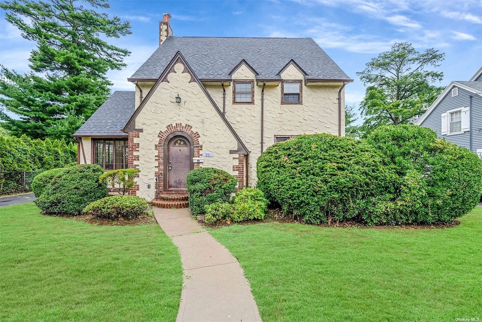 21 Hilton Place, Hempstead, NY 11550 - photo 1