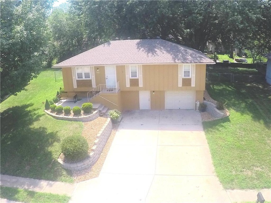 2300 S Owings St, Oak Grove, MO 64075 - photo 1