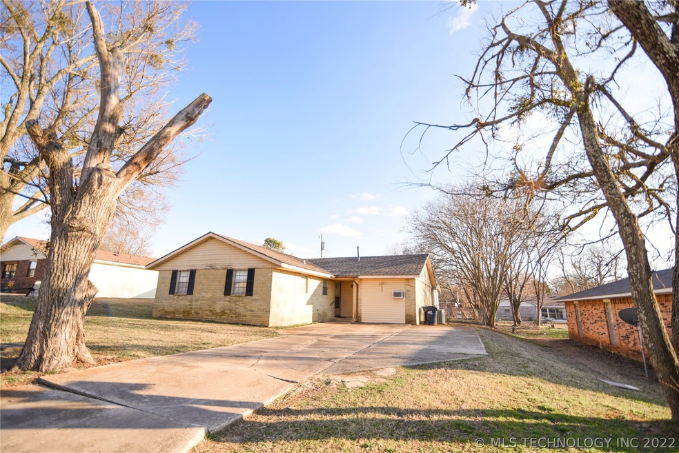 809 Howard St, Ada, OK 74820 - photo 1