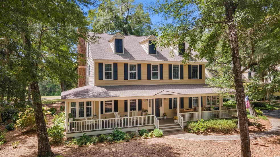 View of front of house featuring a porch