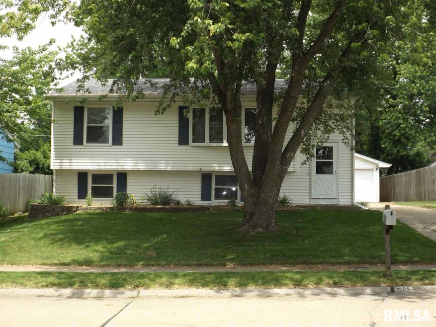2924 W 66th St, Davenport, IA 52806 - photo 1