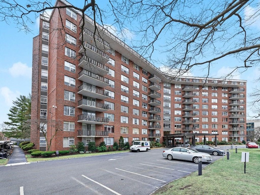 Imperial Towers unit 107, Chestnut Hill, MA 02467 - photo 1