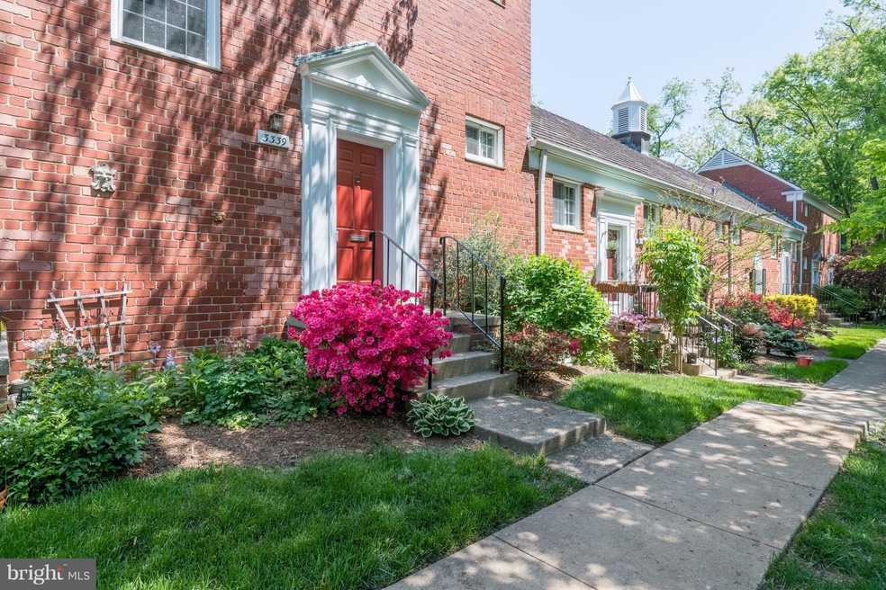 3339 Martha Custis Dr unit 827, Alexandria, VA 22302 - photo 1