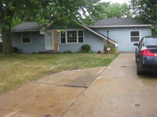 132 Pecos Cir, Carpentersville, IL 60110 - photo 1