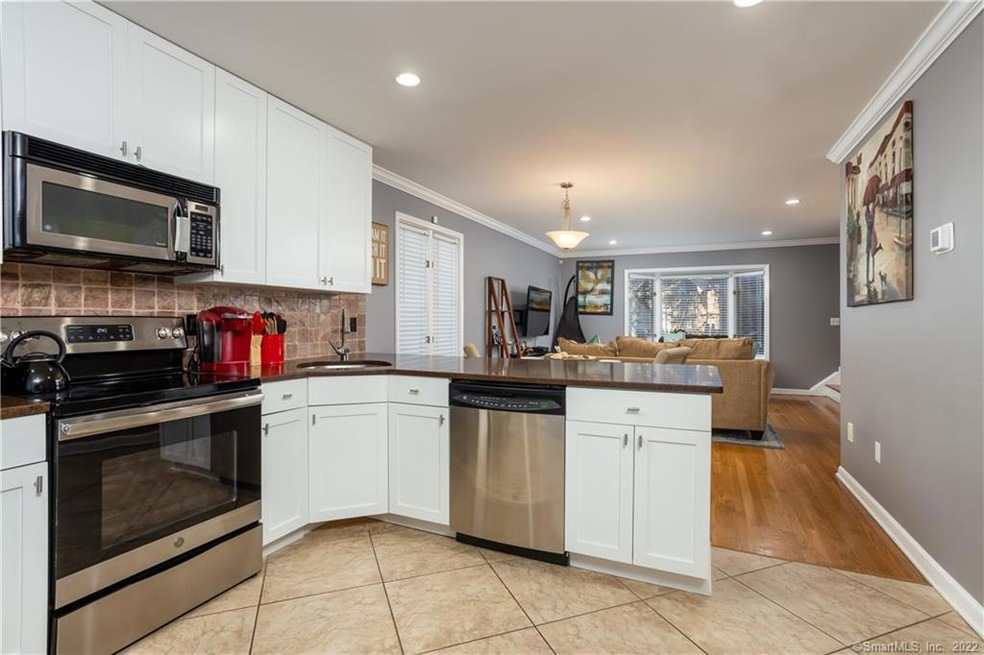 141 Grove St unit Q, Stamford, CT 06901 - photo 1