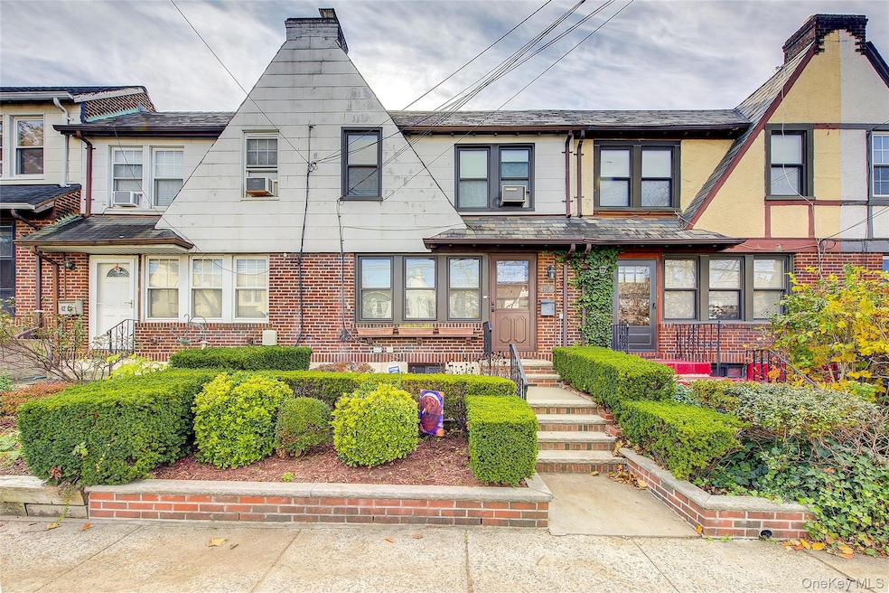 67-118 Dartmouth St, Flushing, NY 11375 - photo 1