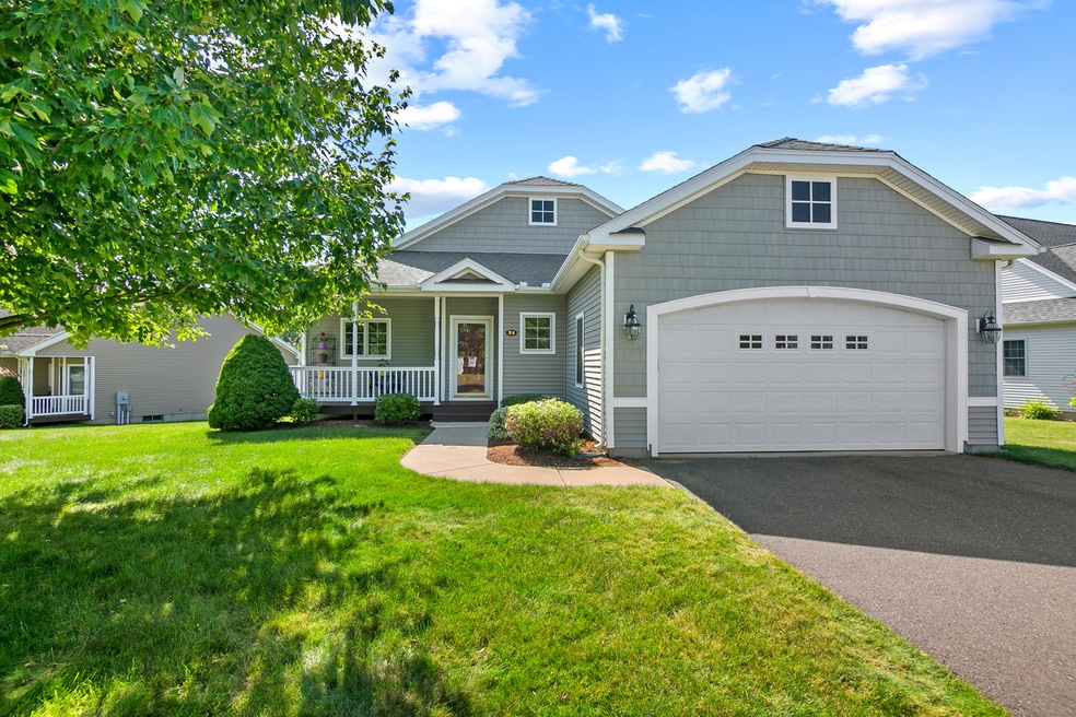 Beautifull 2 Bedroom home with Sun room!
