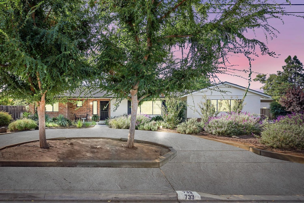 733 W Gettysburg Ave, Fresno, CA 93705 - photo 1