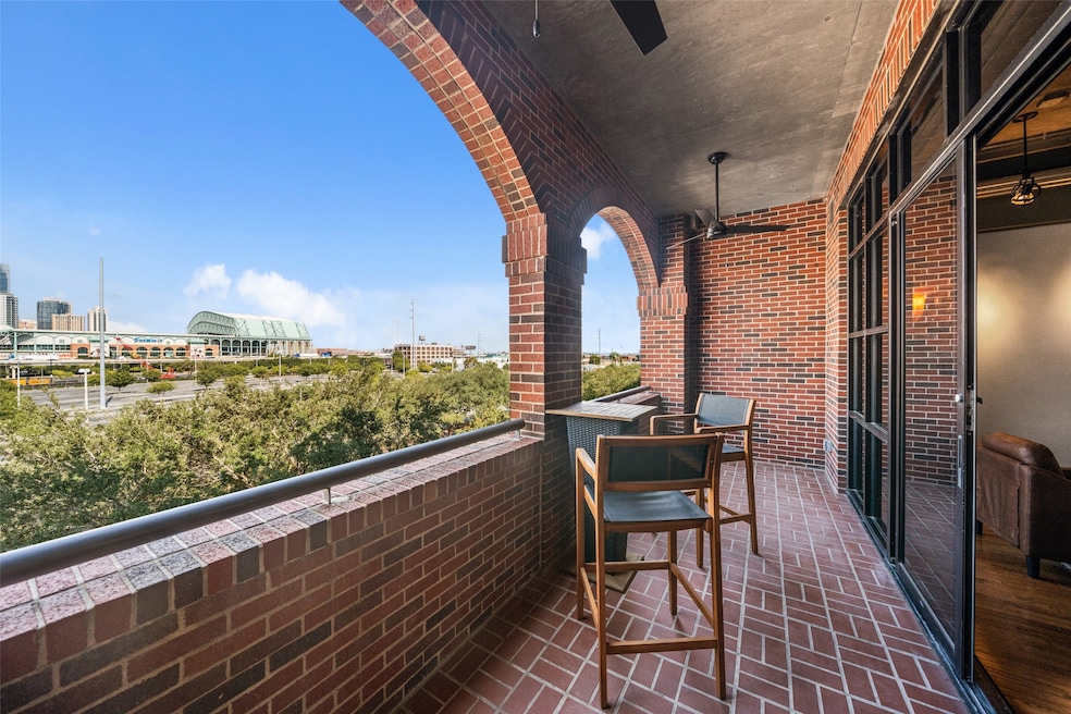 505 Bastrop St unit 402, Houston, TX 77003 - photo 1