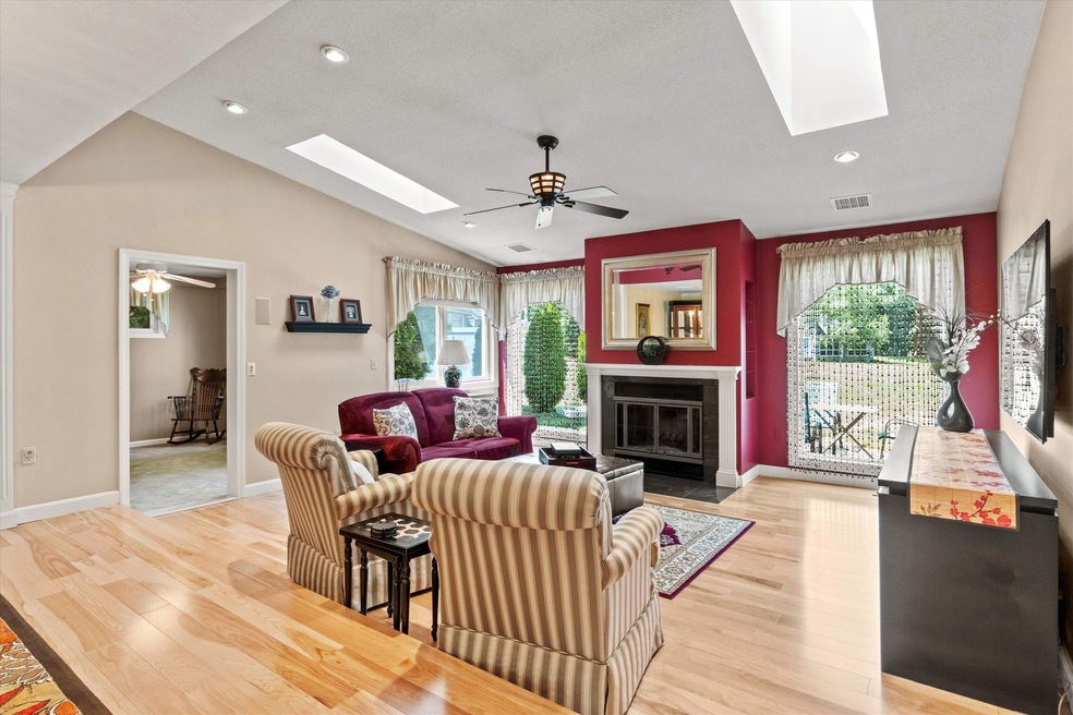 40 Walden Pond Dr, Nashua, NH 03064 - photo 1