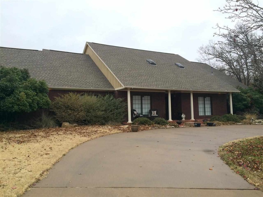 1209 Timbercreek Dr, Duncan, OK 73533 - photo 1