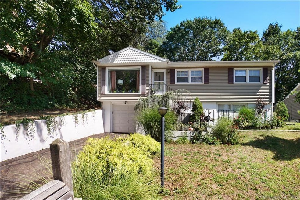 359 Kneeland Rd, New Haven, CT 06512 - photo 1