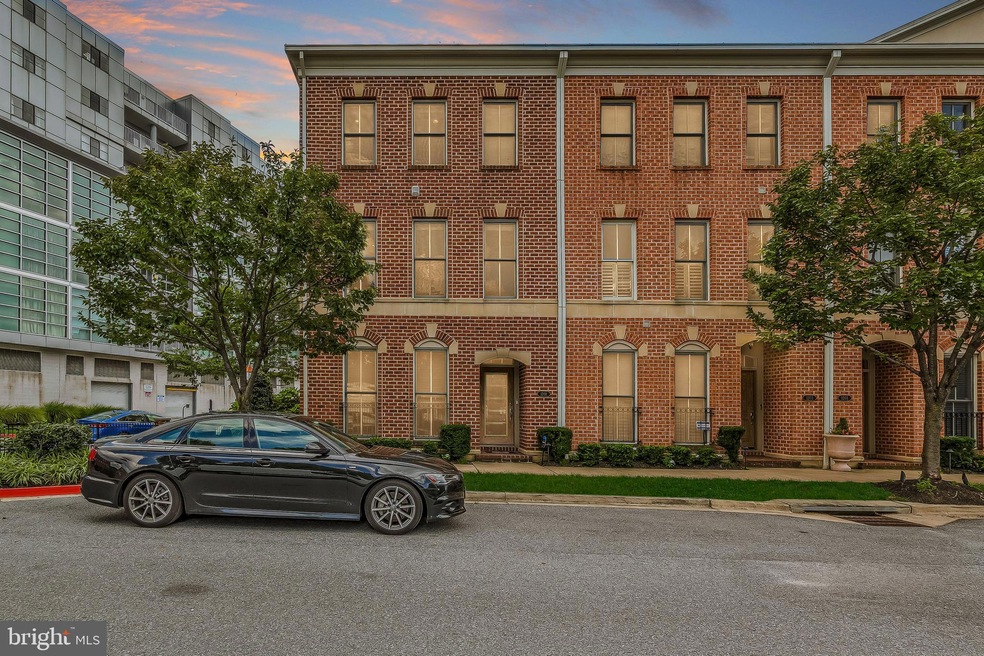 1201 Dockside Cir, Baltimore, MD 21224 - photo 1