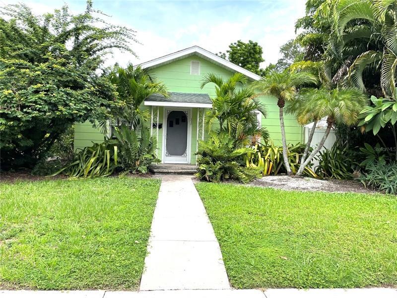 Front of house 2 BR / 1 Ba side