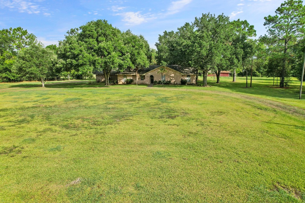 627 Twin Ln, Rosenberg, TX 77471 - photo 1