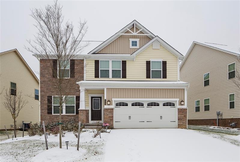 Enter this beautiful home with stone exterior and 