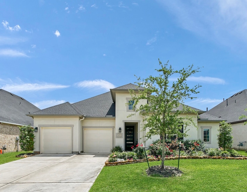 Welcome to the gorgeous home at 27415 Lynnwood Ridge Drive. Great things are waiting as you enter this house. The simple elegant landscape plus the tree outside looks perfect and completed the view of this home.