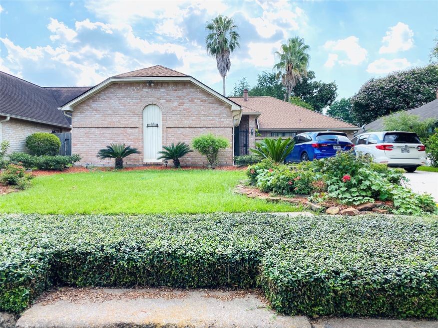 9003 Parkhill Forest Dr, Houston, TX 77088 - photo 1