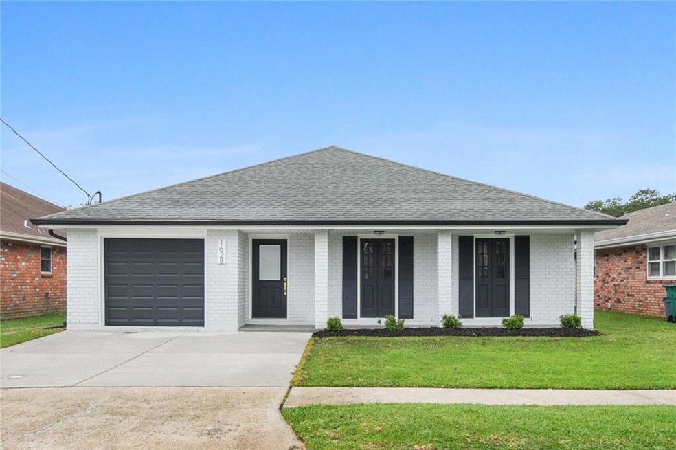 FRONT OF HOME. DOUBLE DRIVEWAY.