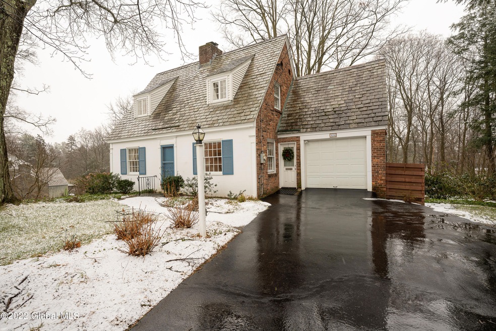 1014 Mohegan Rd, Schenectady, NY 12309 - photo 1