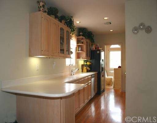 690 W Palm Ave, El Segundo, CA 90245 - photo 1