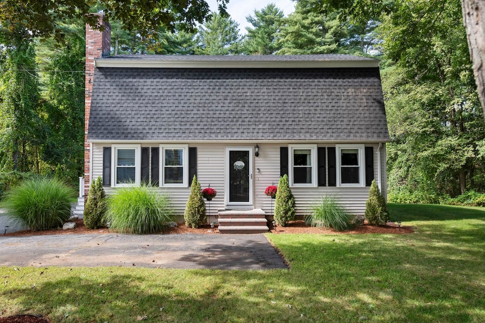 44 Pilgrim Dr, Litchfield, NH 03052 - photo 1