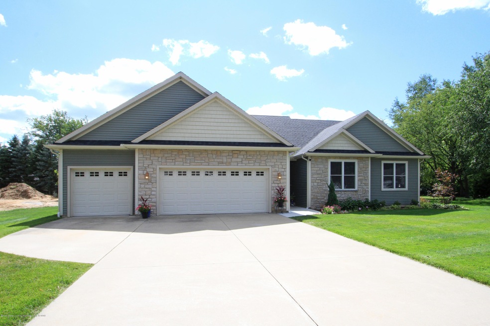 2733 Avalon Woods Dr, Portage, MI 49024 - photo 1