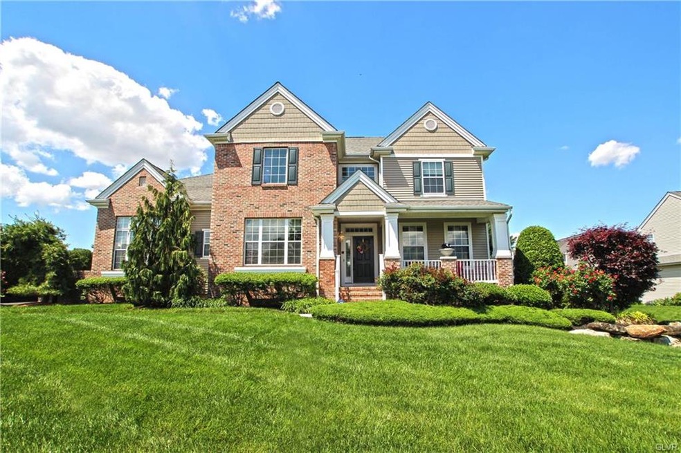 895 Garden Ct, Easton, PA 18040 - photo 1