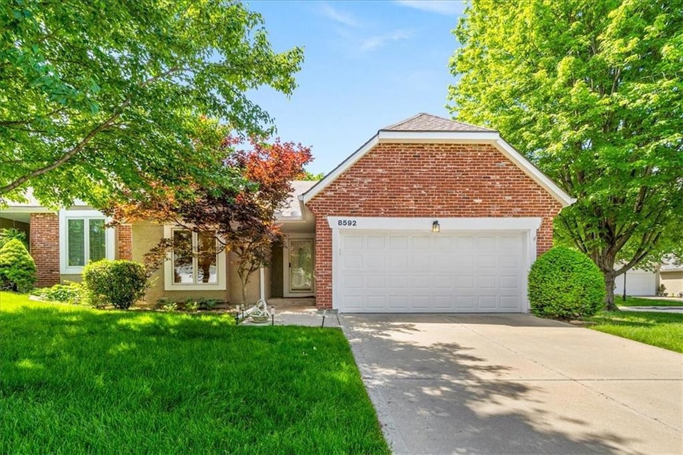8592 Caenen Lake Ct, Lenexa, KS 66215 - photo 1