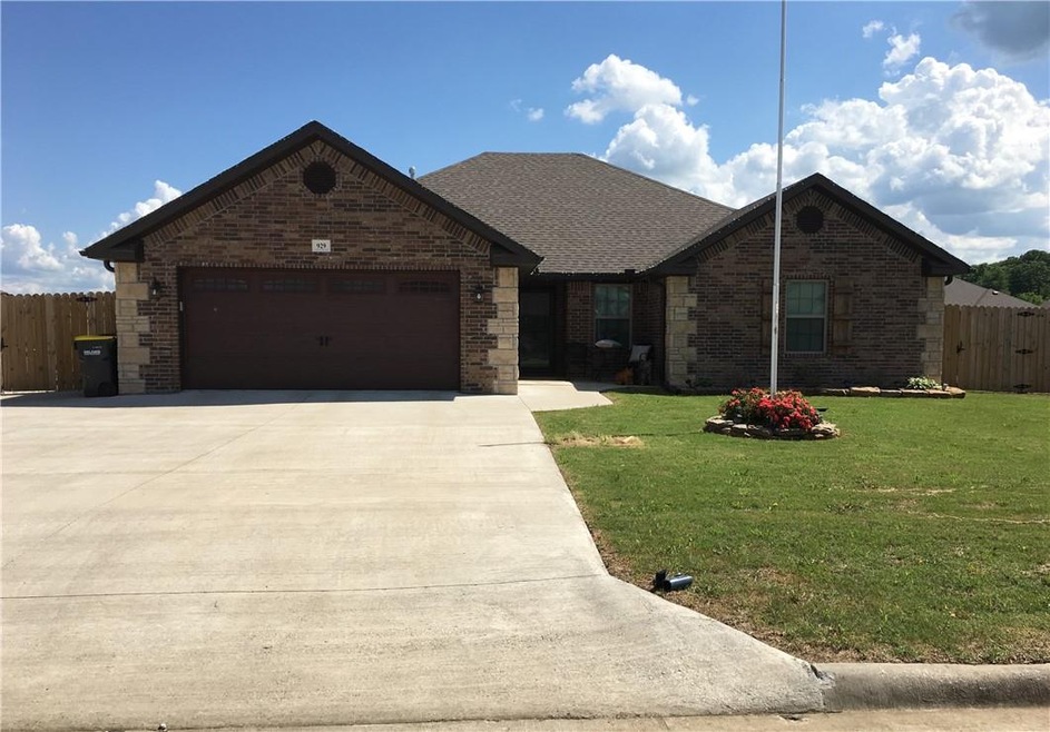 929 Red Oak St, Elkins, AR 72727 - photo 1