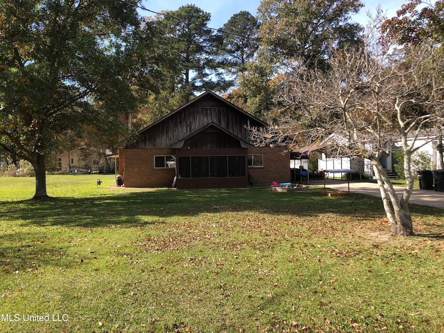 213 Harbor Ln, Brandon, MS 39047 - photo 1