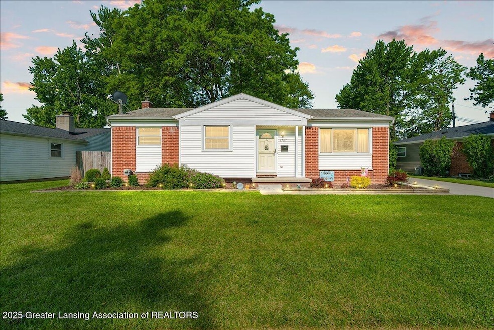 1727 Springfield Ln, Lansing, MI 48912 - photo 1