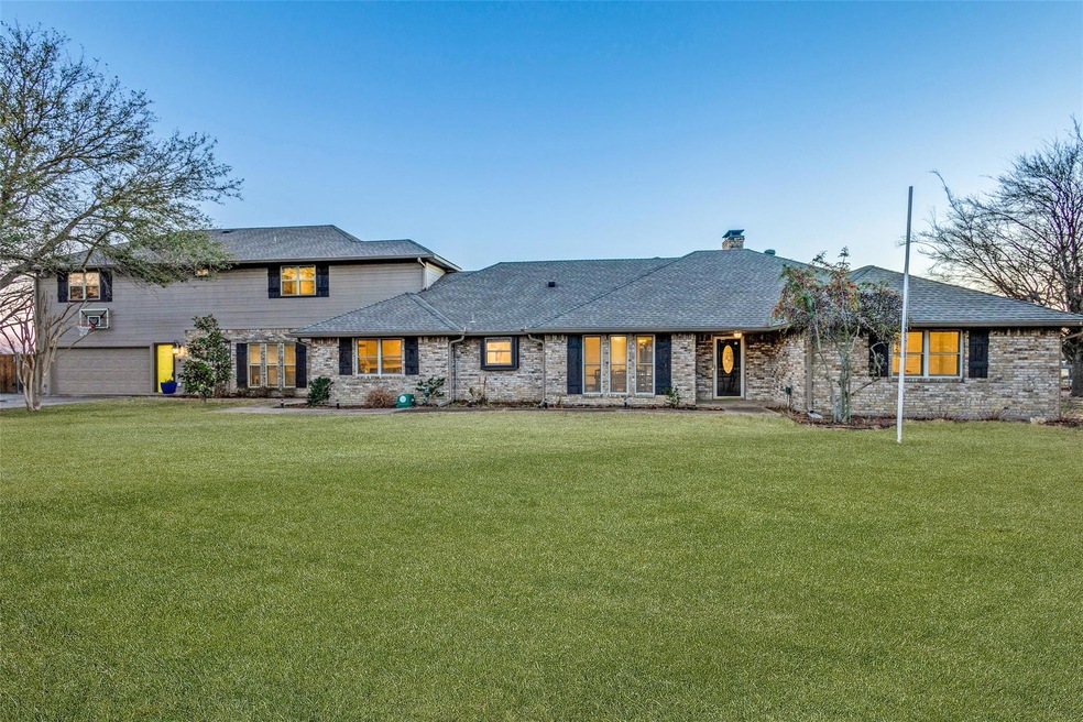 Welcome to 7 Chisholm Trail in Lucas.