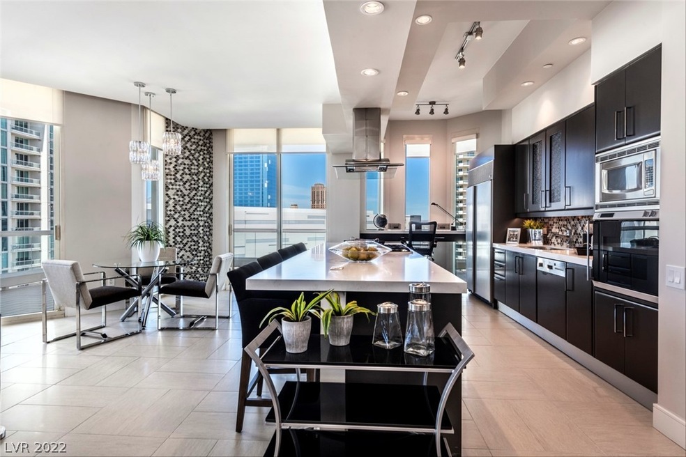OPEN KITCHEN AND DINING AREAS