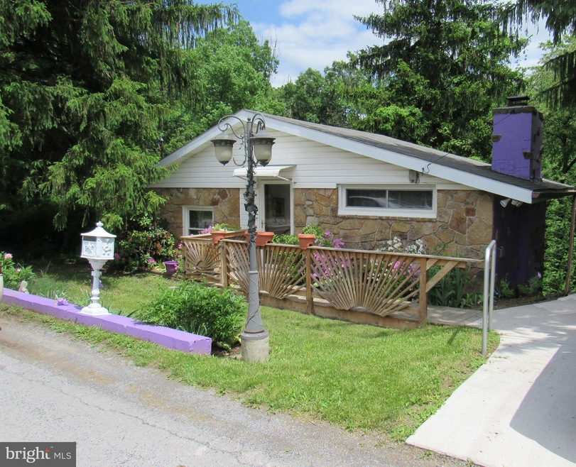 147 Tower Cir, Berkeley Springs, WV 25411 - photo 1