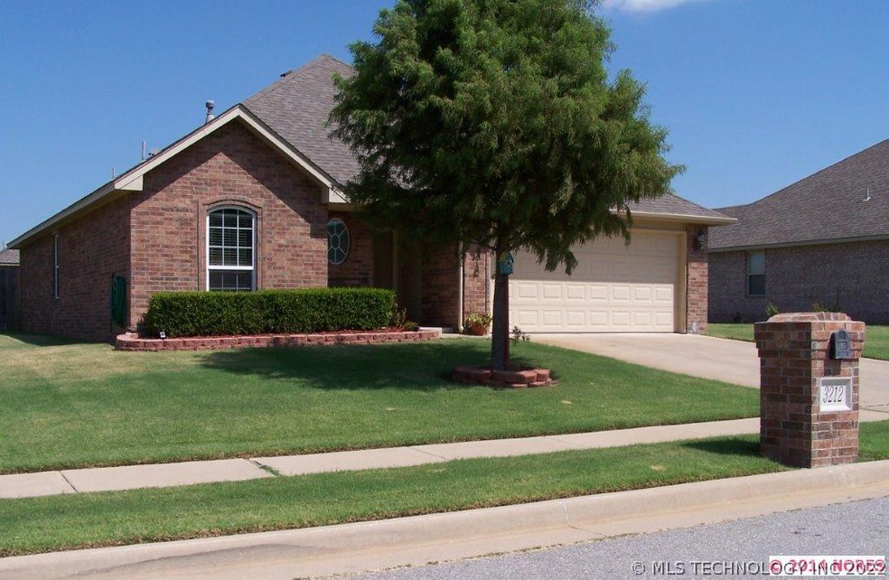 3212 E Hudson St, Broken Arrow, OK 74014 - photo 1