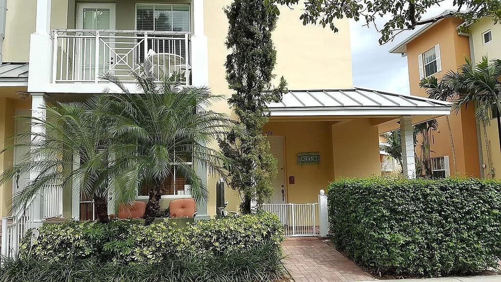 374 SW 14th Ave, Fort Lauderdale, FL 33312 - photo 1