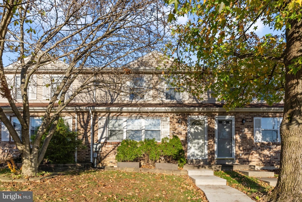 710 Springfield Ct unit 586, Downingtown, PA 19335 - photo 1