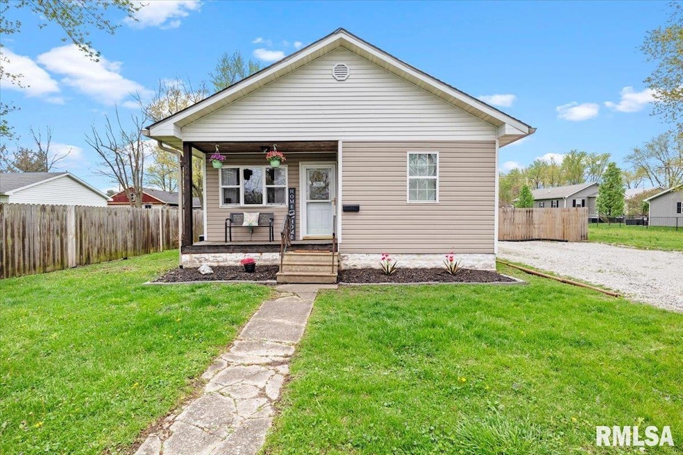 506 W Walnut St, Gillespie, IL 62033 - photo 1