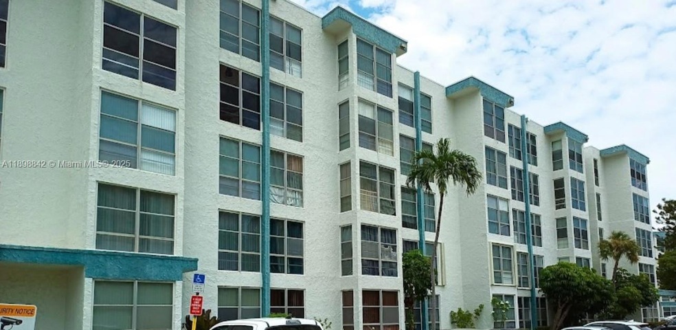 200 177th Dr unit 419, Sunny Isles Beach, FL 33160 - photo 1