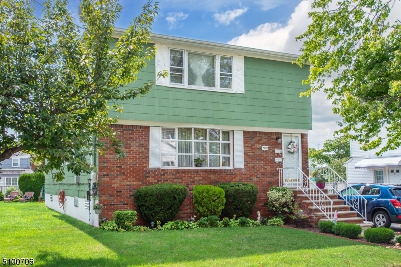 368 Thomas Ave, Lyndhurst, NJ 07071 - photo 1