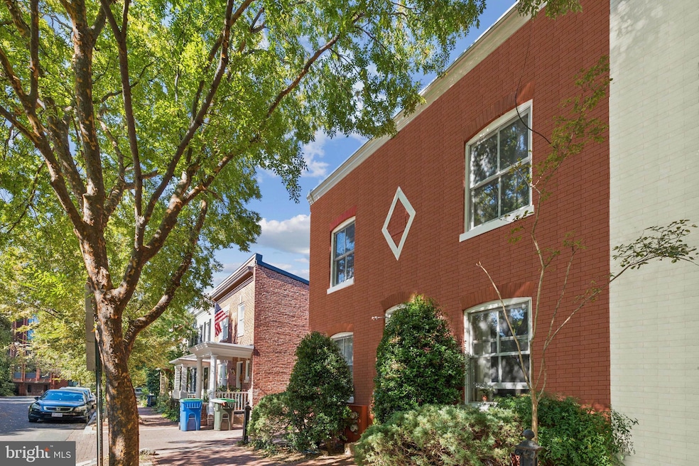 2143 Newport Place NW, Washington, DC 20037 - photo 1