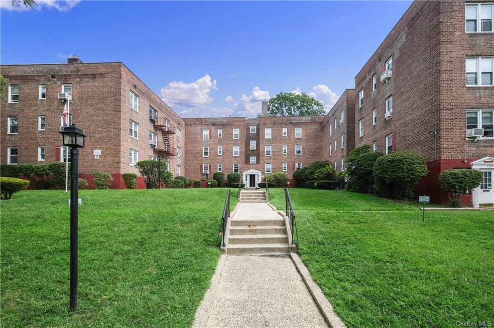 134 Ravine Ave unit 2C, Yonkers, NY 10701 - photo 1