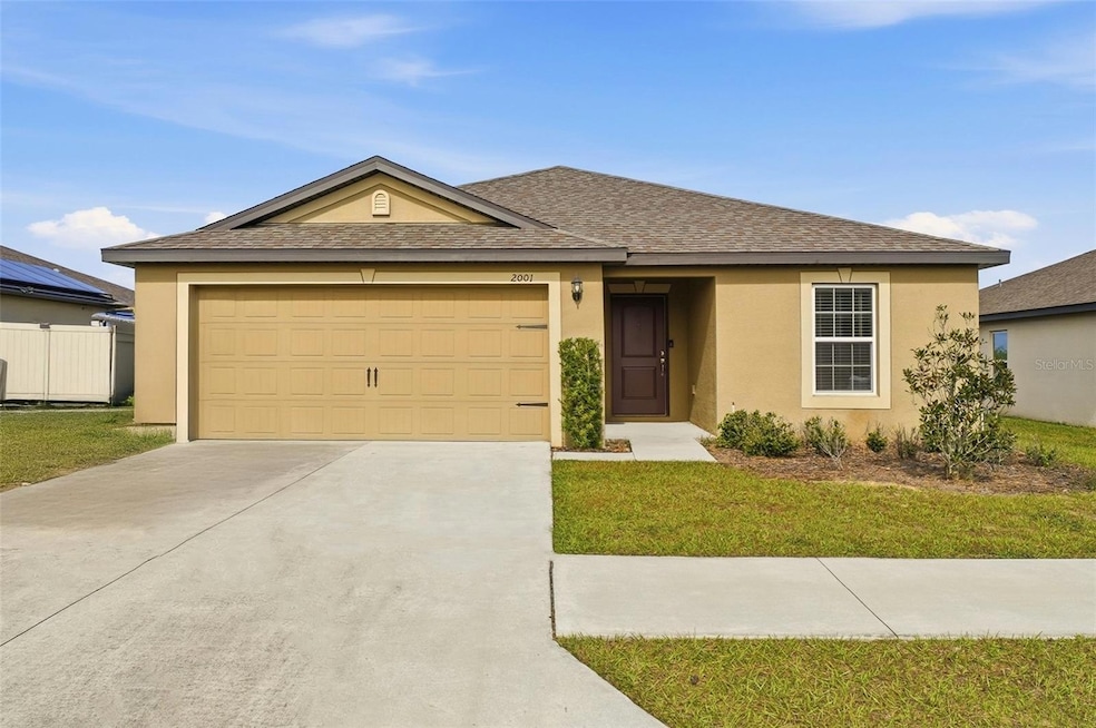 2001 Amber Sweet Cir, Dundee, FL 33838 - photo 1