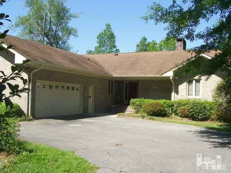 319 S Bickett St, Burgaw, NC 28425 - photo 1