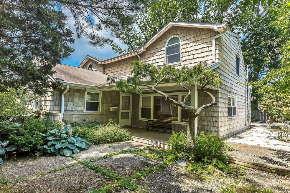 23 Shadow Ln, Great Neck, NY 11021 - photo 1