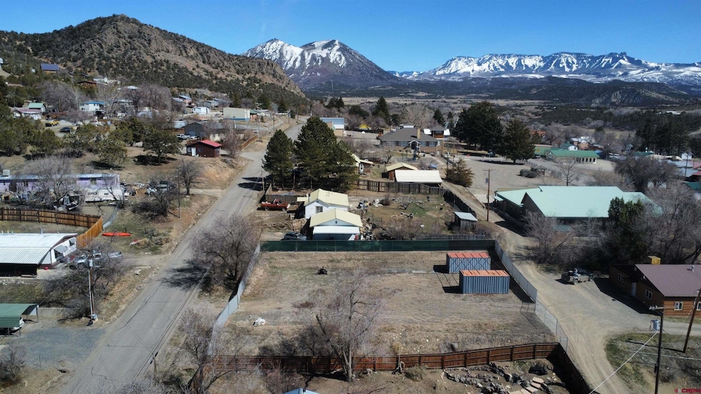 Aerial view with a mountain view